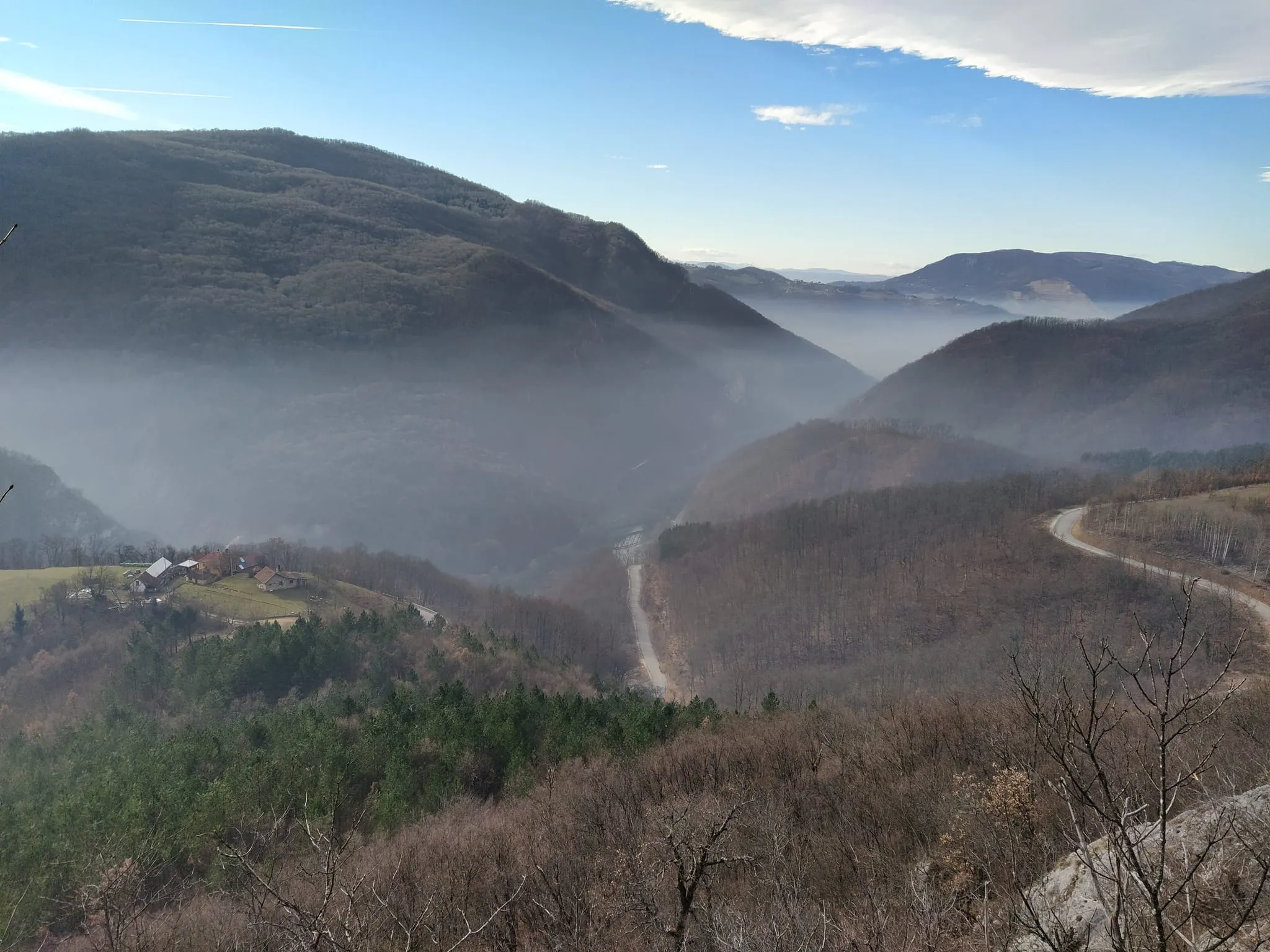 Obilazeći Kalbar zapadnom stranom i odvajanjem od magisralnog puta, mir i tišina postaju sve veći.